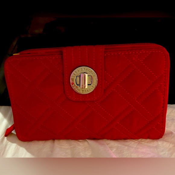 “Vera Bradley“ Red Wallet Never Used Silver Hardware Slots Zipper Compartments - Picture 1 of 7